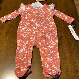 2 Piece Set    6-9 months    NWT   Zip up one piece with matching hat